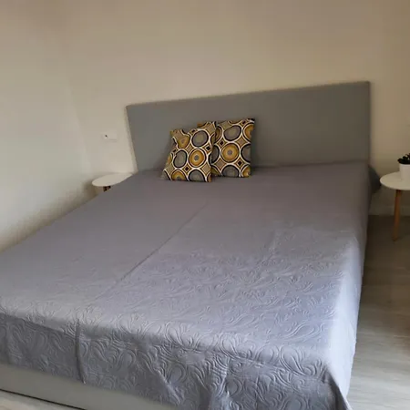 Salan West Apartment *
